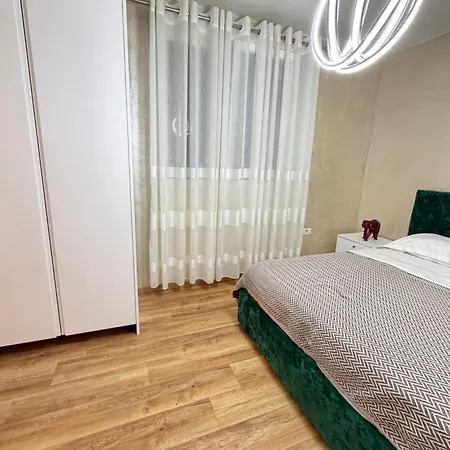 Luxury 3 Near Square 21 Апартаменты *