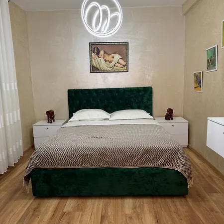 Luxury 3 Near Square 21 Апартаменты *