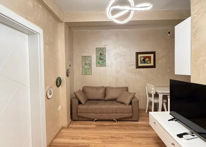 Luxury 3 Near Square 21 *