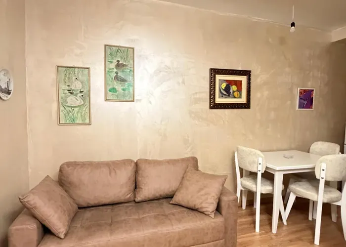 Luxury 3 Near Square 21 *