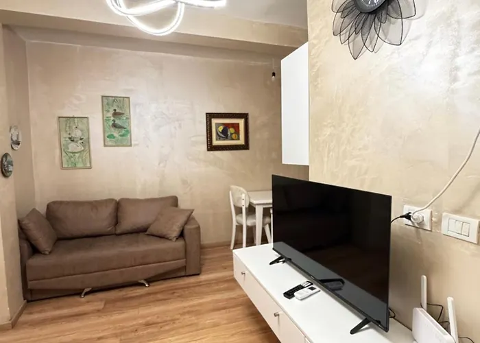 Luxury 3 Near Square 21